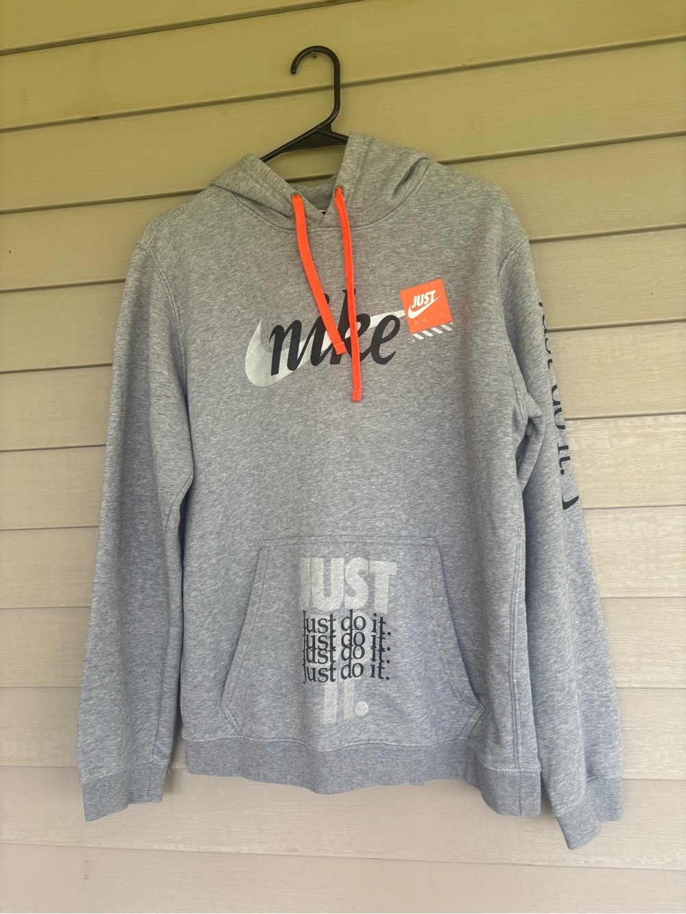 NIKE CLUB JDI JUST DO IT GRAPHIC HOODIE SWEATSHIRT GREY AV5905-063 (SIZE MEDIUM)